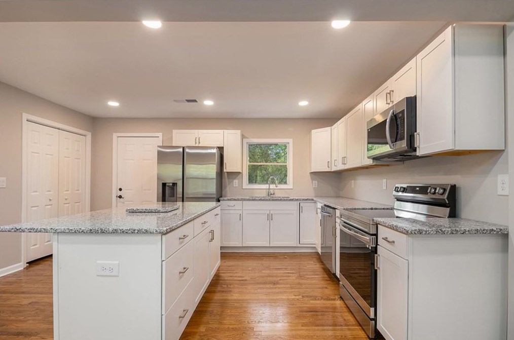 2994 Westbury Dr, Decatur GA  30033-6010 exterior