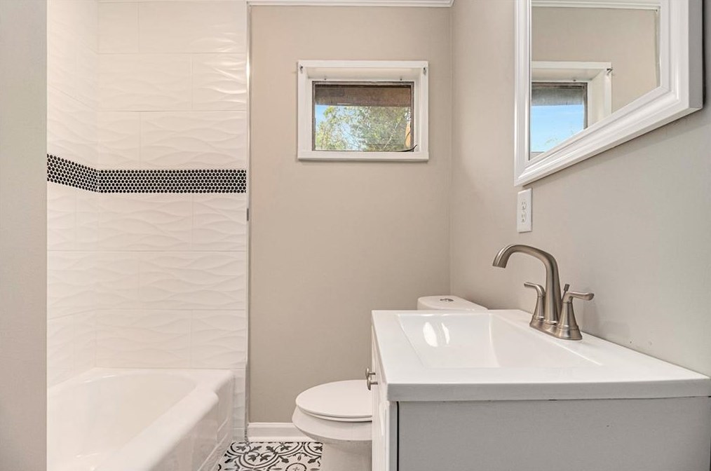 2994 Westbury Dr, Decatur GA  30033-6010 exterior