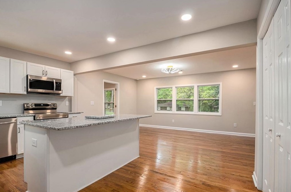 2994 Westbury Dr, Decatur GA  30033-6010 exterior