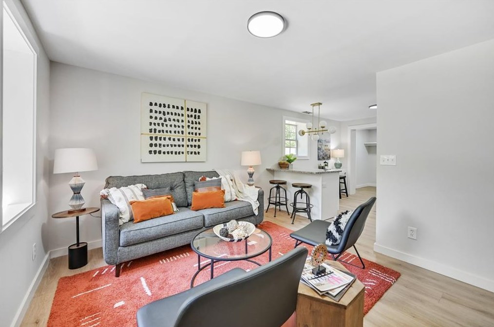 1087 Wedgewood Dr, Atlanta GA  30318-4553 exterior