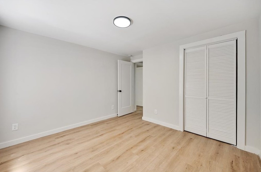 1087 Wedgewood Dr, Atlanta GA  30318-4553 exterior