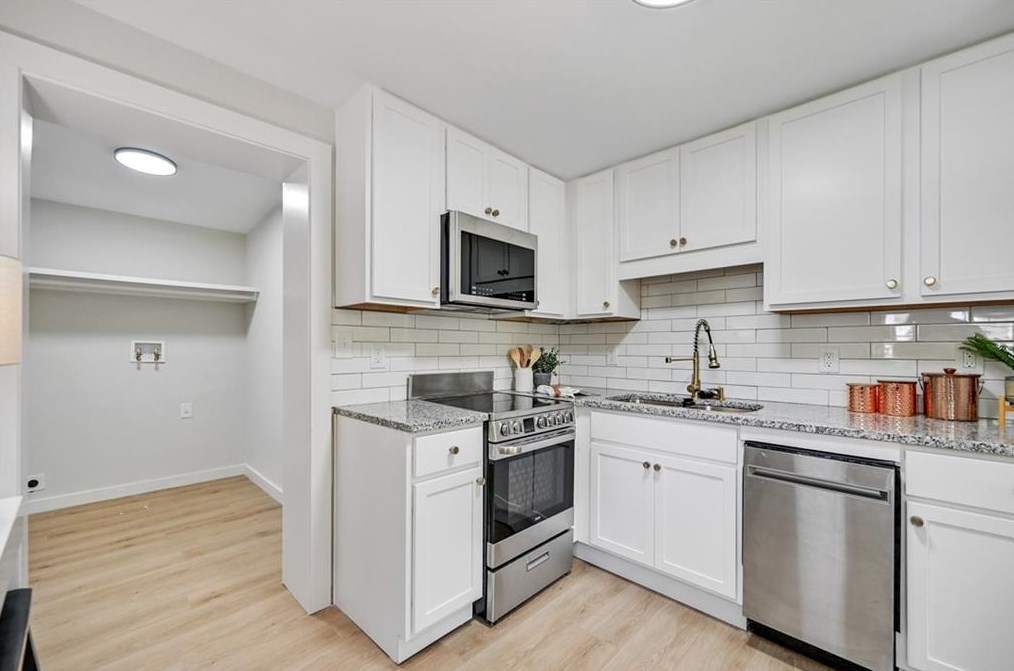 1087 Wedgewood Dr, Atlanta GA  30318-4553 exterior
