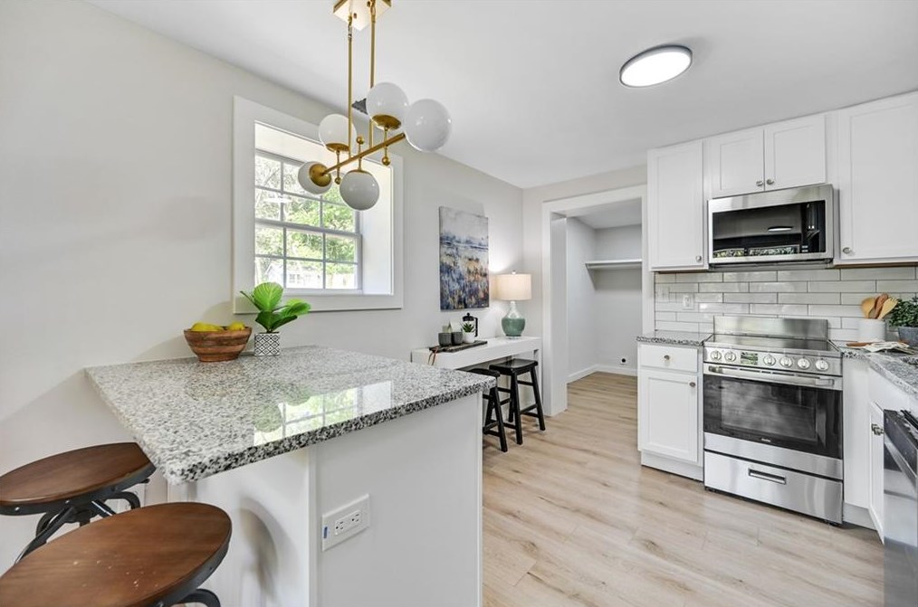 1087 Wedgewood Dr, Atlanta GA  30318-4553 exterior