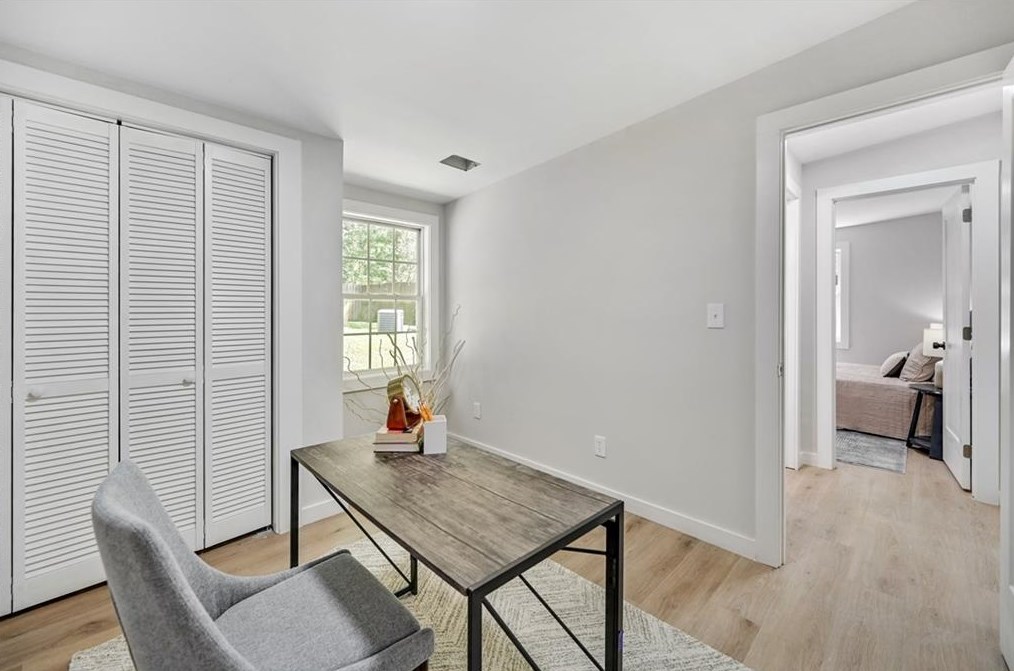 1087 Wedgewood Dr, Atlanta GA  30318-4553 exterior