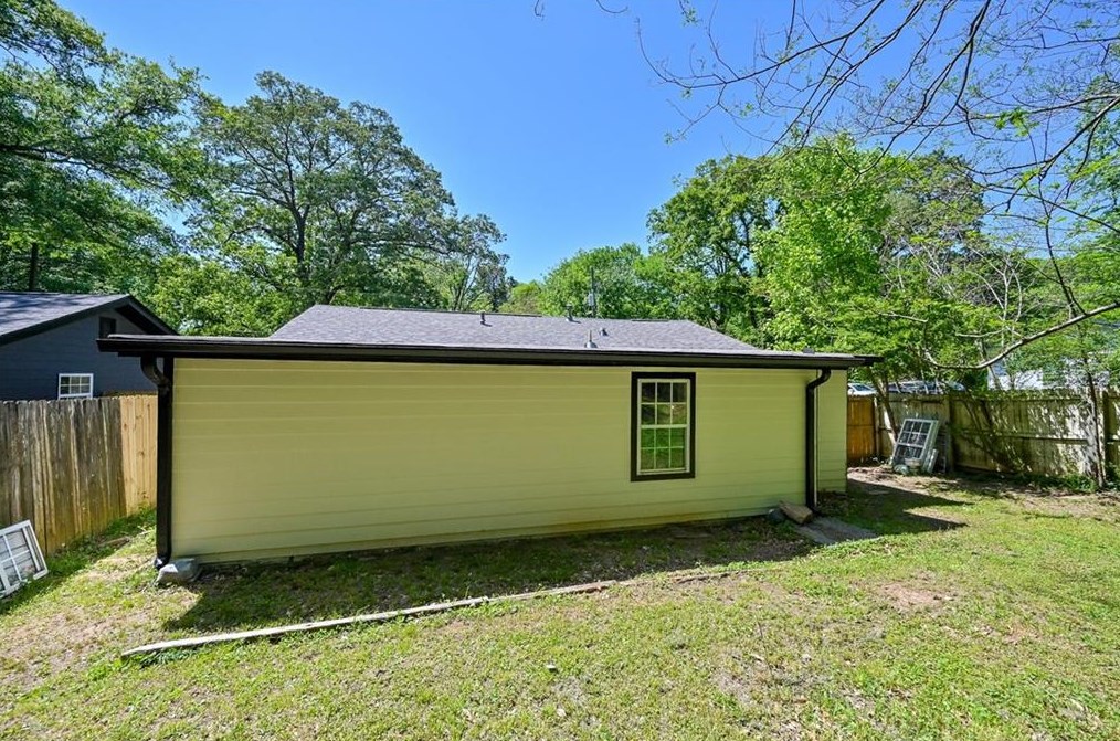 1087 Wedgewood Dr, Atlanta GA  30318-4553 exterior