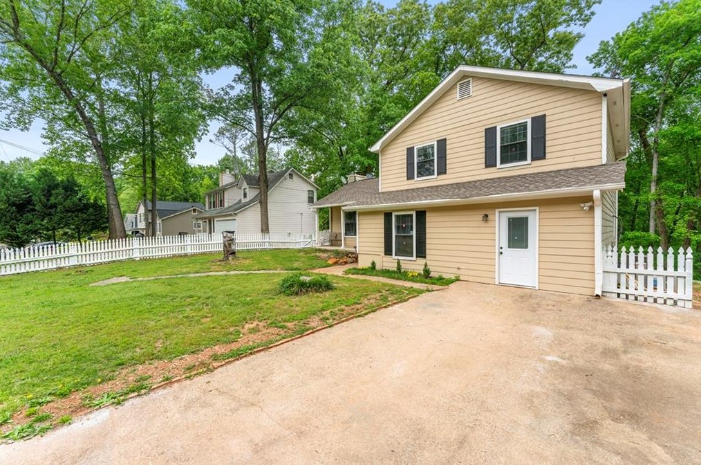 82 Timothy Ln Nw, Lilburn, GA 30047