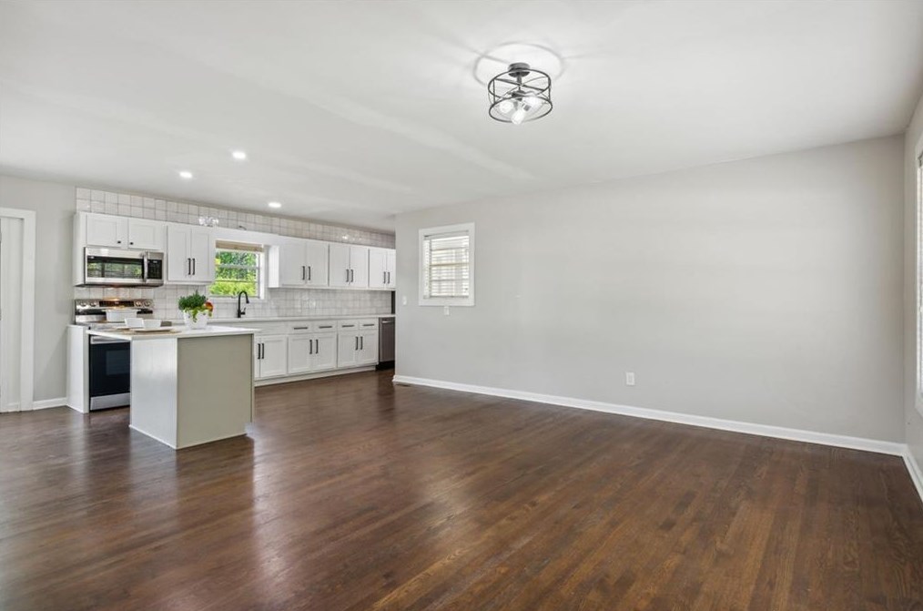 309 Milton Ave, Alpharetta GA  30009-1513 exterior