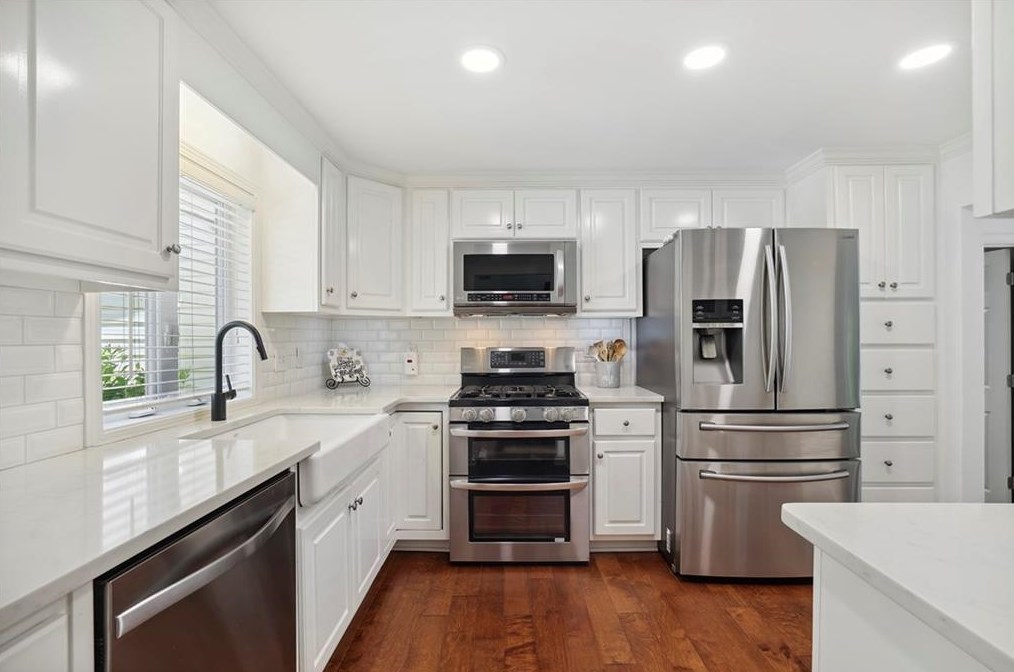 545 Tollwood Dr, Roswell, GA 30075-3351