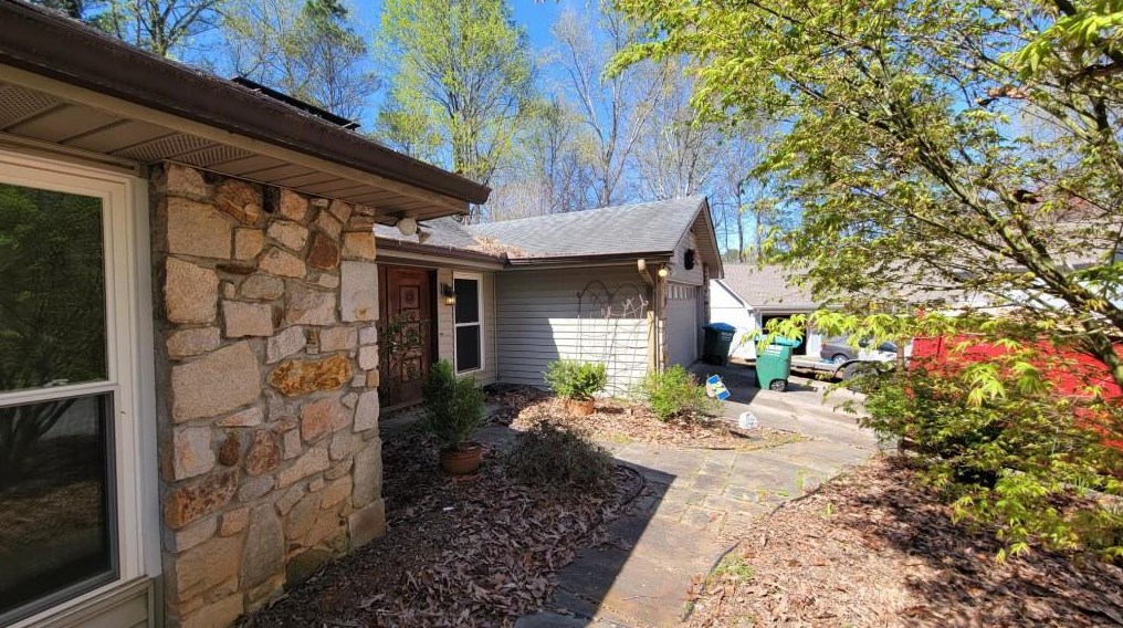 666 Chesterfield Dr, Lawrenceville, GA 30044-5624