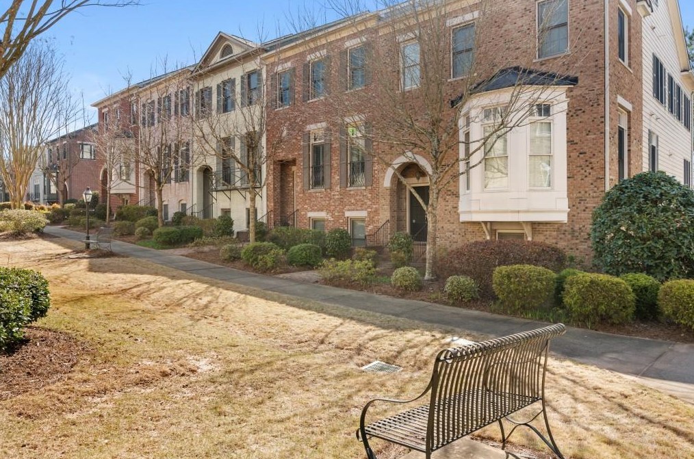 156 W Ridge Way, Roswell, GA 30076