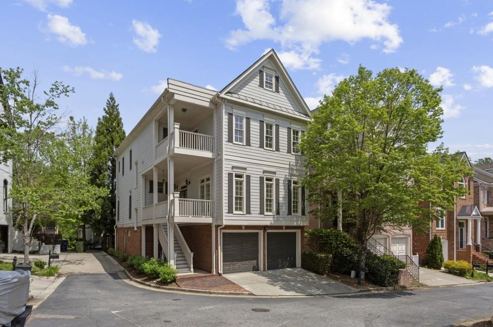1107 Valley Overlook Dr, Atlanta, GA 30324-5621