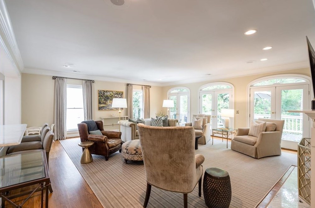 1856 Walthall Dr, Atlanta GA  30318-2647 exterior