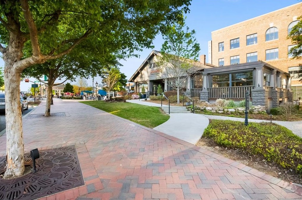 207 Devore Rd, Alpharetta GA  30009-0019 exterior