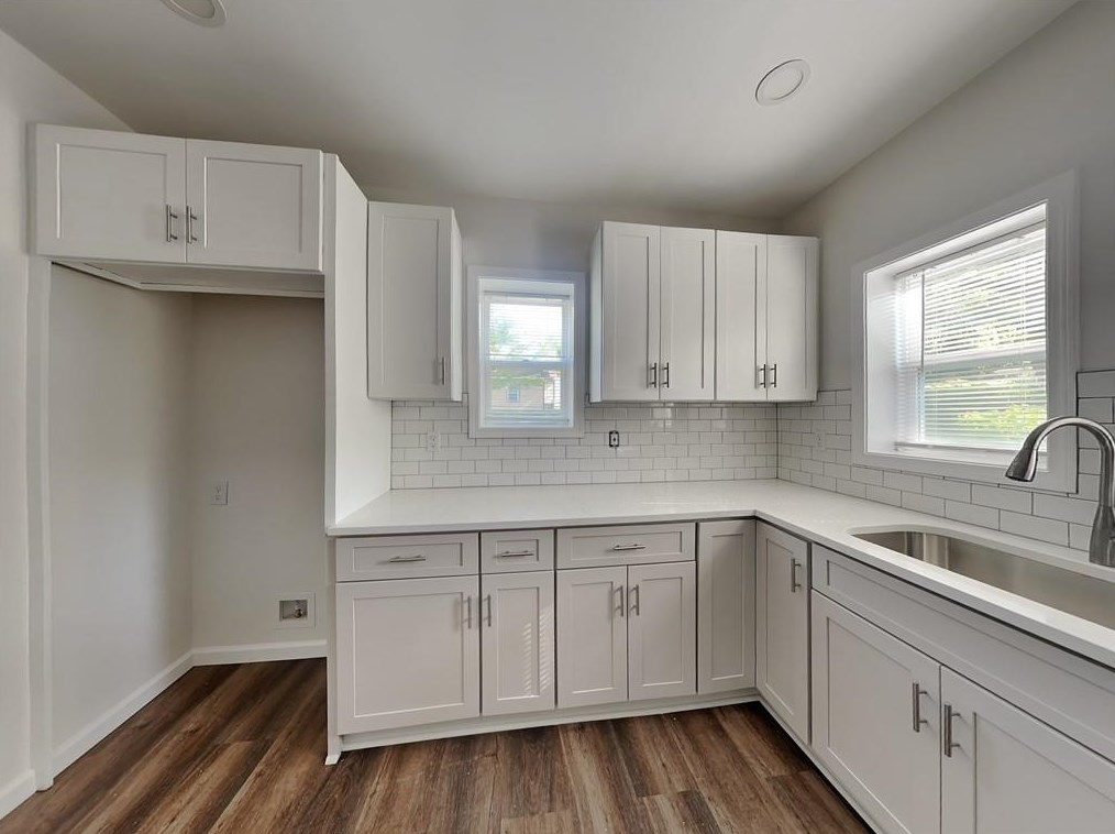 499 Woodlawn Ave, Atlanta GA  30318-8150 exterior
