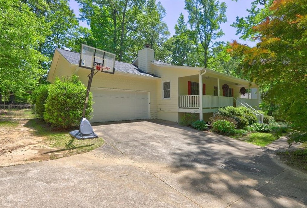 247 Ridge Run Dr, Hiram, GA 30141