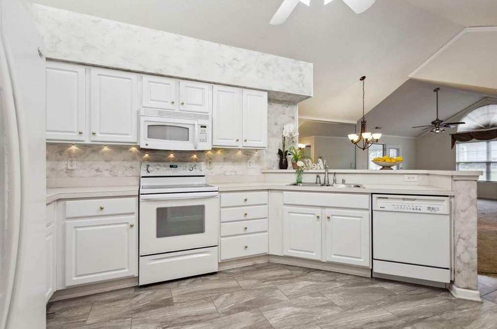 25105 Harvest Rdg Ln, Alpharetta GA 30022-8645 exterior