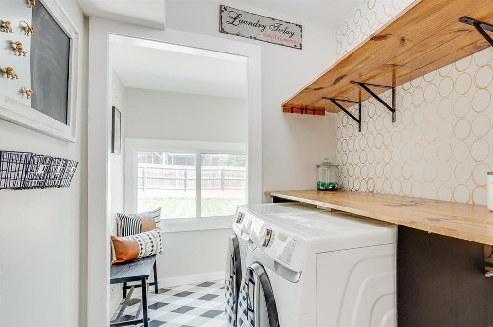 979 Oakview Dr, Smyrna GA  30080-4253 exterior