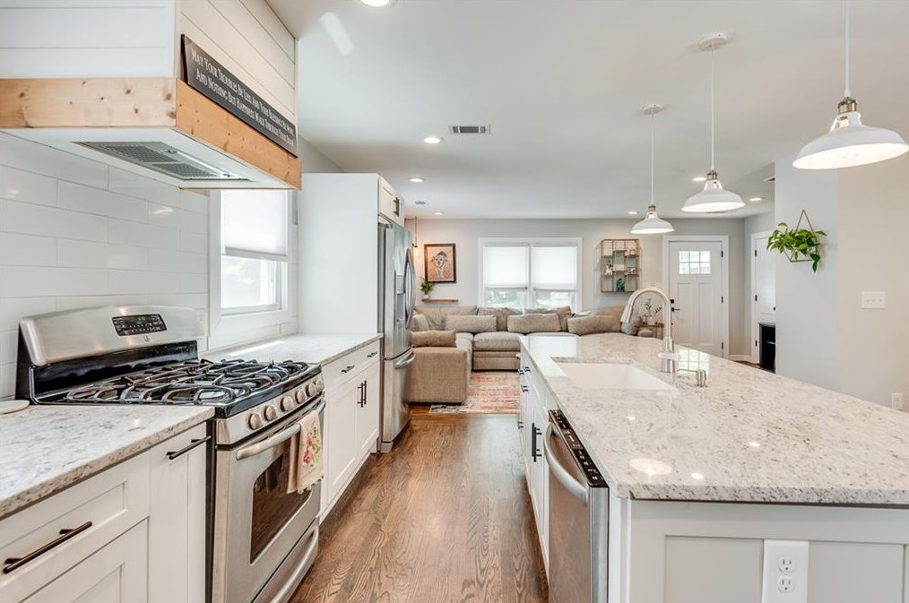 979 Oakview Dr, Smyrna GA  30080-4253 exterior