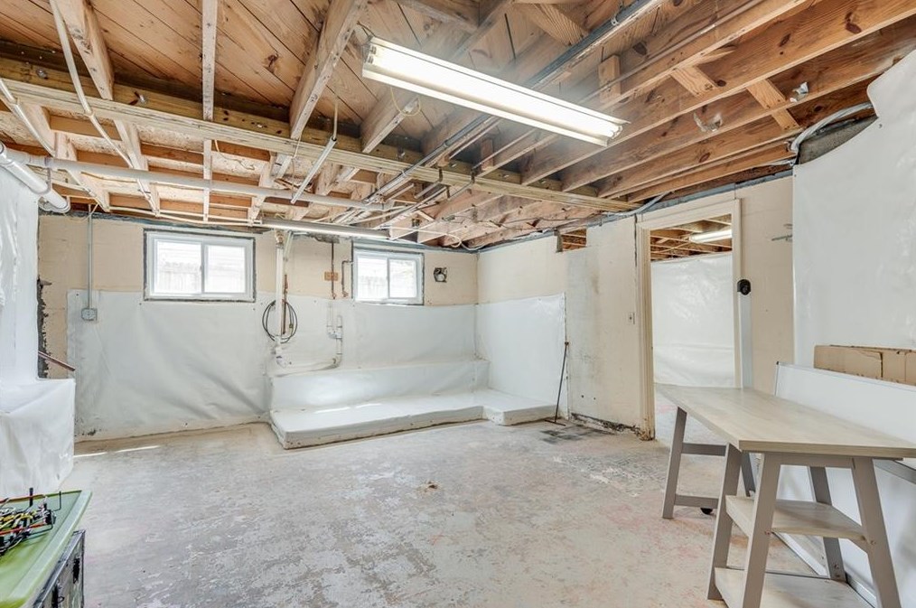 979 Oakview Dr, Smyrna GA  30080-4253 exterior