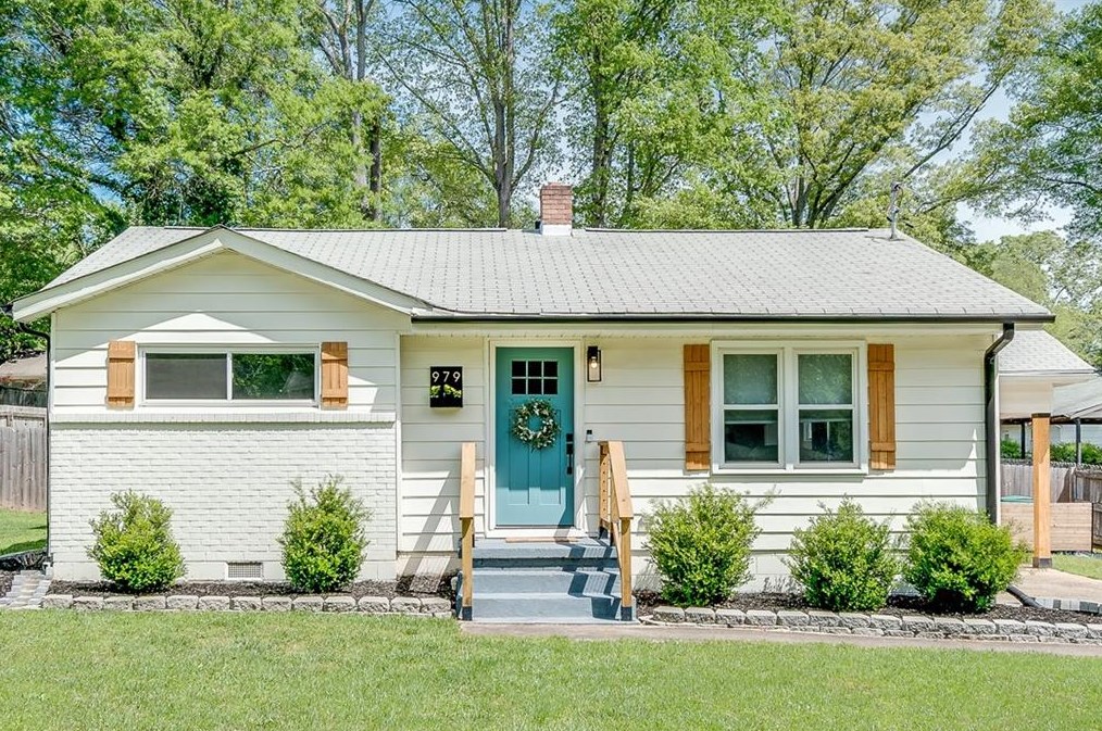 979 Oakview Dr, Smyrna GA  30080-4253 exterior