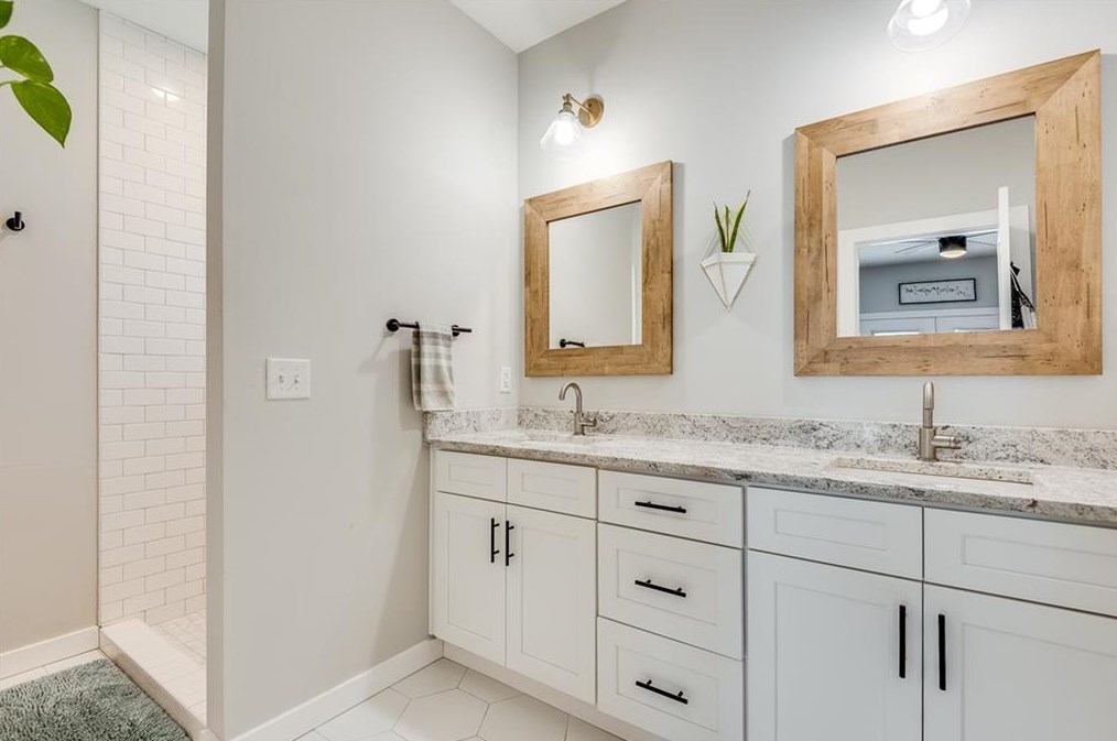 979 Oakview Dr, Smyrna GA  30080-4253 exterior