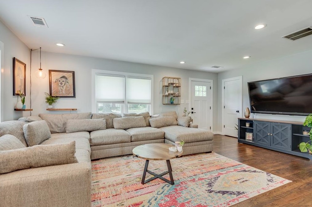 979 Oakview Dr, Smyrna GA  30080-4253 exterior