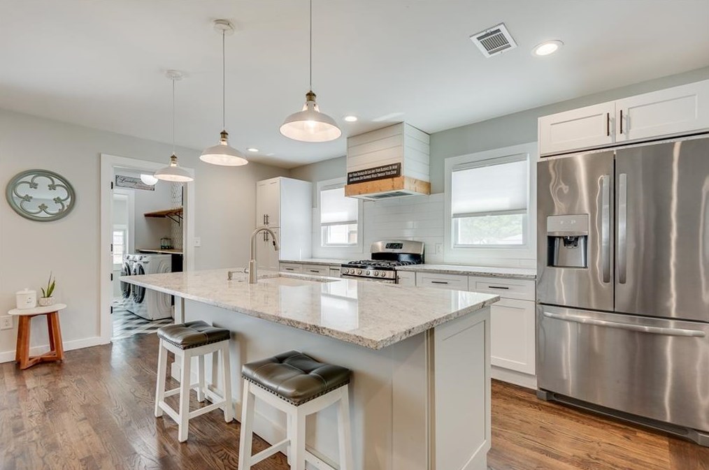 979 Oakview Dr, Smyrna GA  30080-4253 exterior