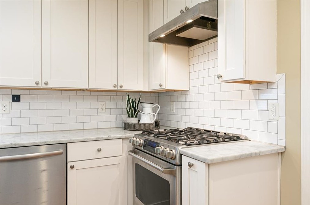 910 Parkwood Rd, Decatur GA  30030-5028 exterior