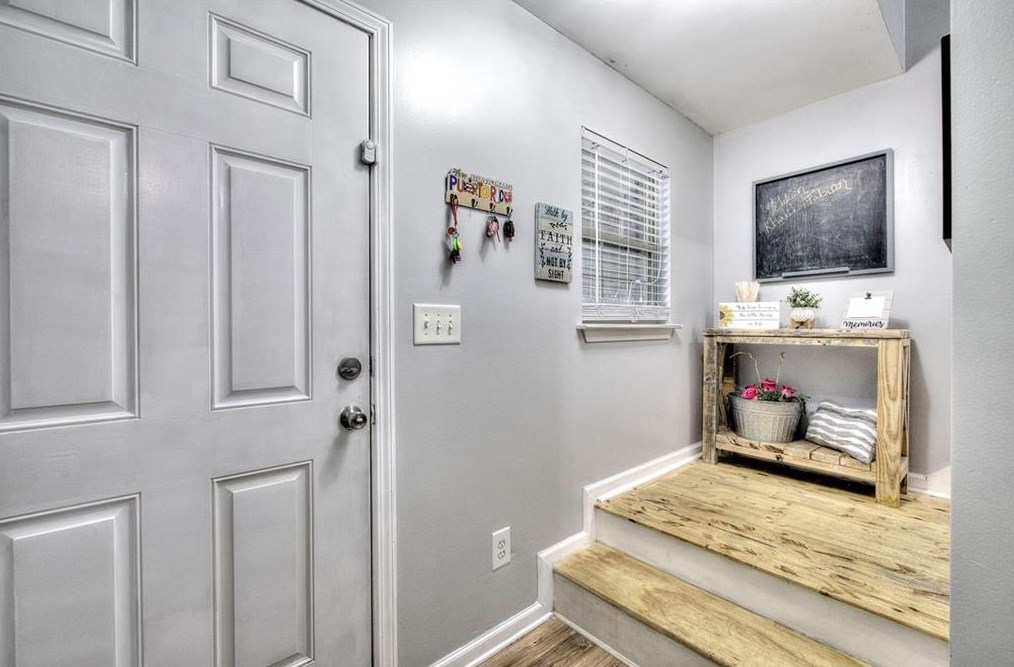 136 Avalon Dr, Calhoun, GA 30701