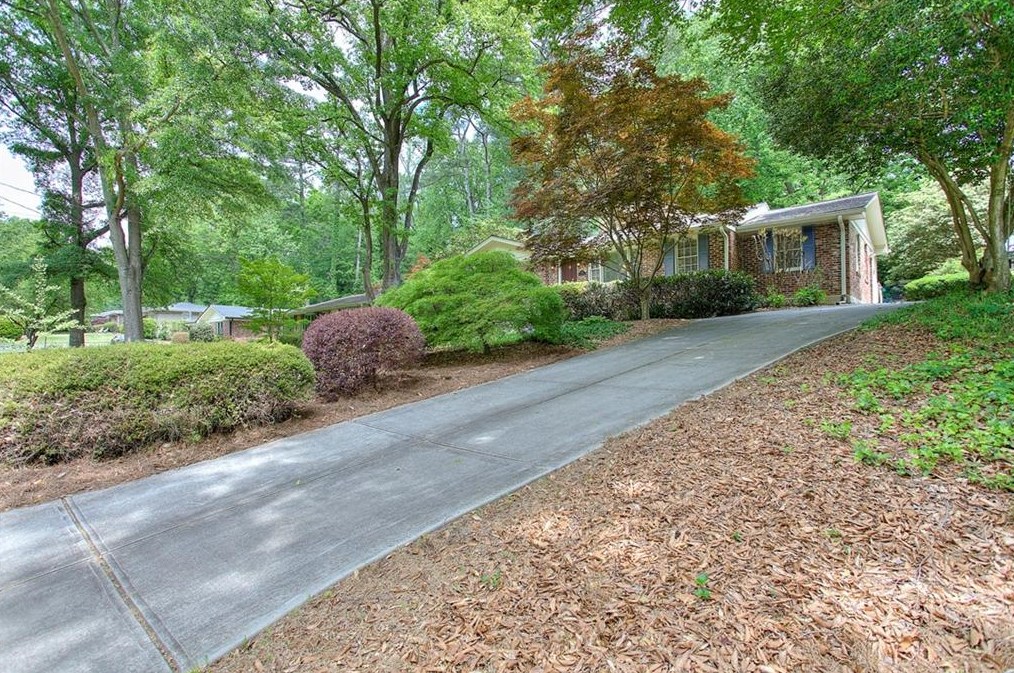 2931 Mount Olive Dr, Decatur GA  30033-3013 exterior