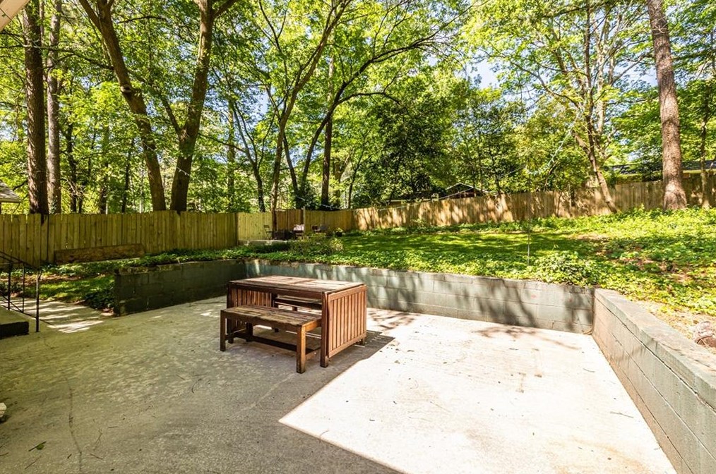 1052 Valley Dr, Decatur GA  30033-4207 exterior