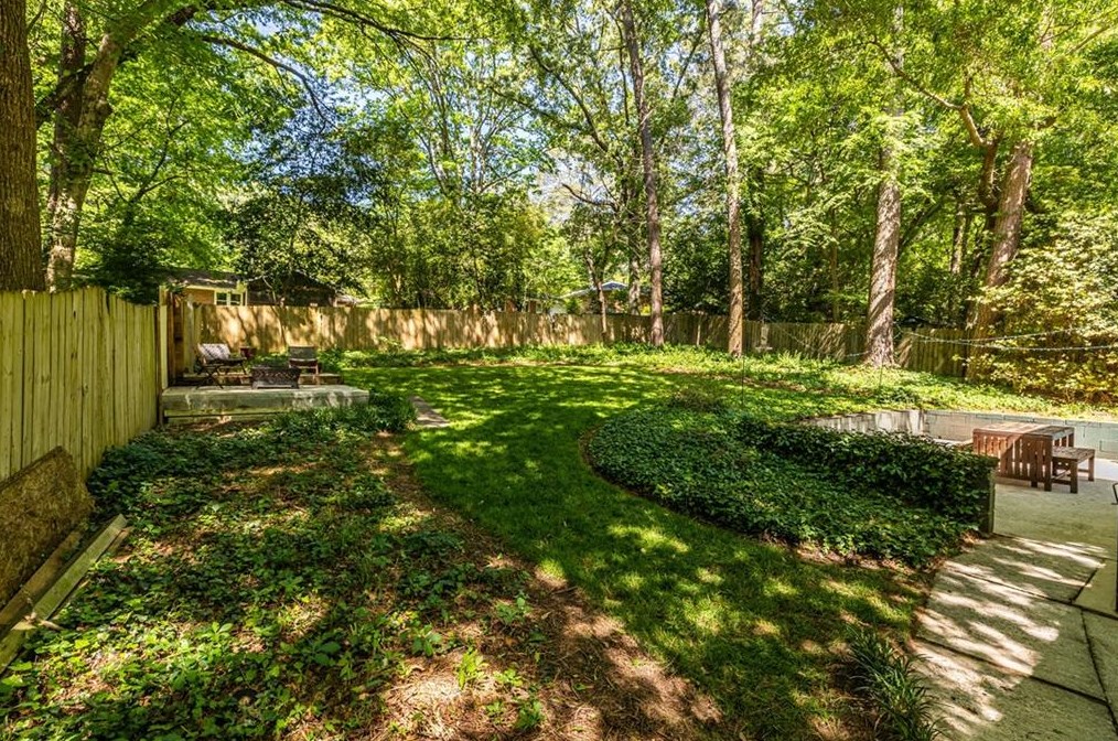 1052 Valley Dr, Decatur GA  30033-4207 exterior