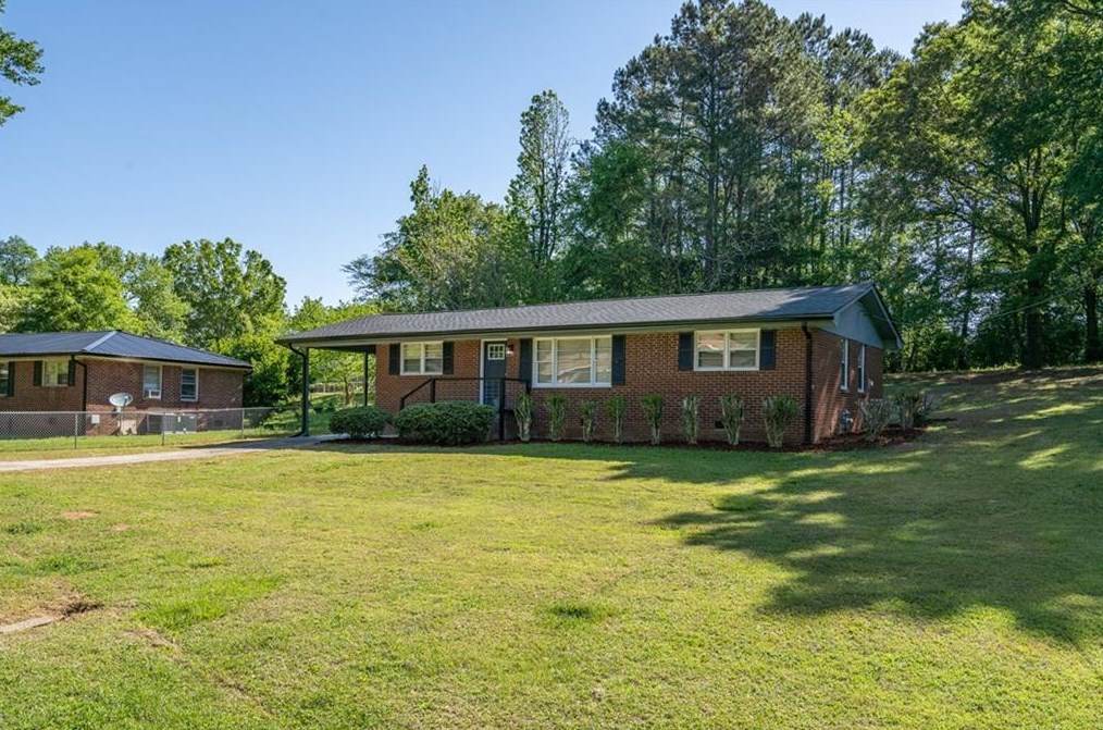 424 Blackberry Ln Se, Lindale, GA 30147