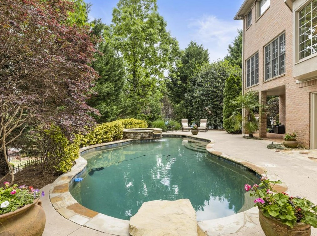 260 Vidaulan Ct, Alpharetta, GA 30022-1650