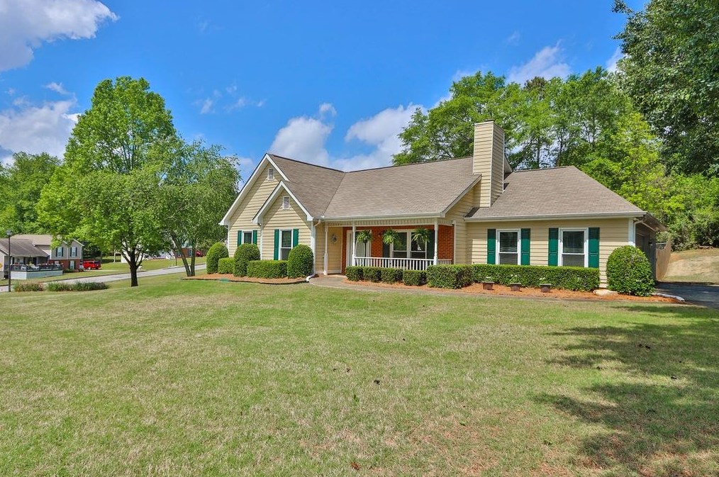 2530 Fortune Dr, Dacula, GA 30019-2376