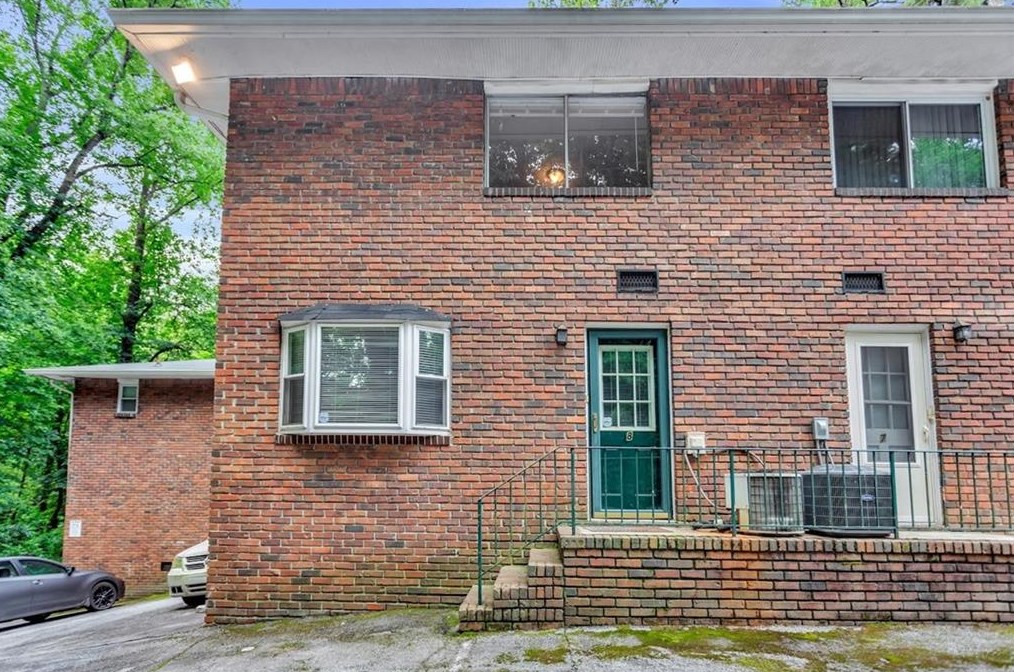 2414 Peachwood Cir, Atlanta GA  30345-1851 exterior