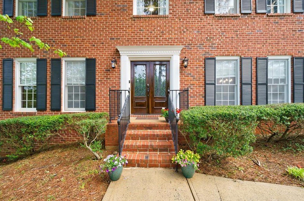 700 Birch Ridge Dr, Roswell, GA 30076-4605
