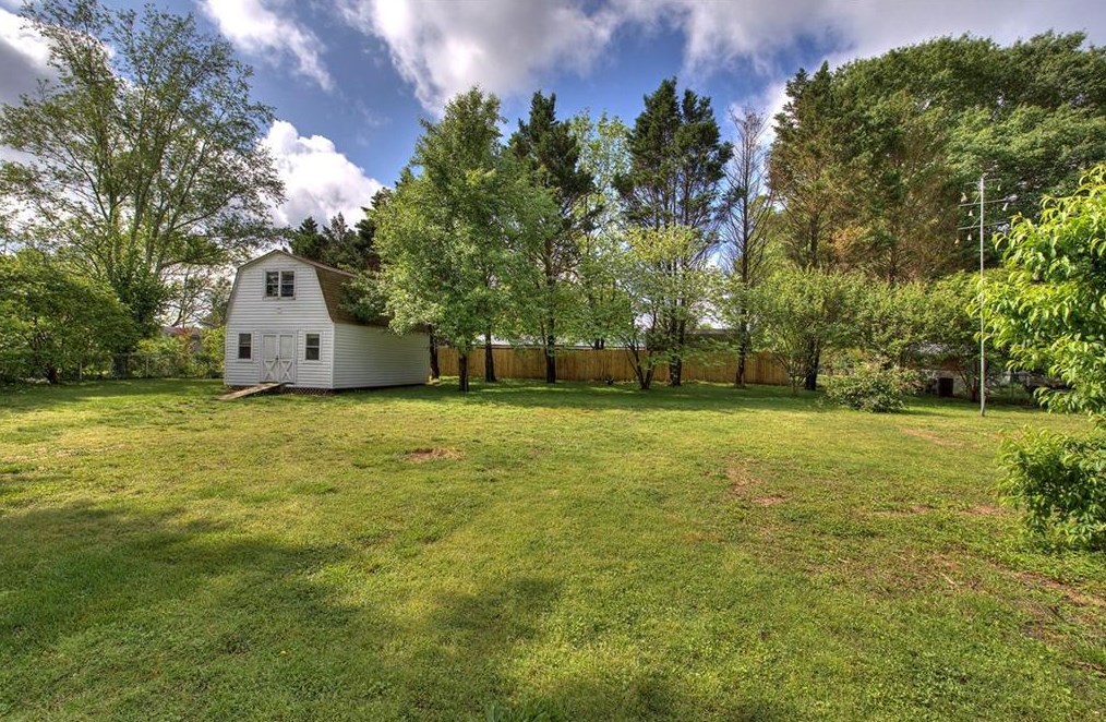 151 Cardinal Dr, Calhoun GA  30701-9302 exterior