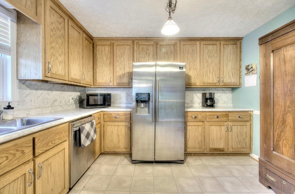 151 Cardinal Dr, Calhoun GA  30701-9302 exterior