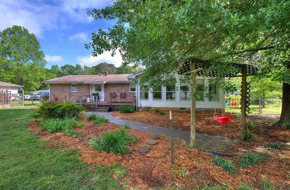 151 Cardinal Dr, Calhoun GA  30701-9302 exterior
