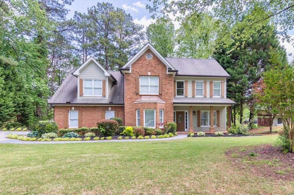 2239 Woodbriar Dr, Buford, GA 30518