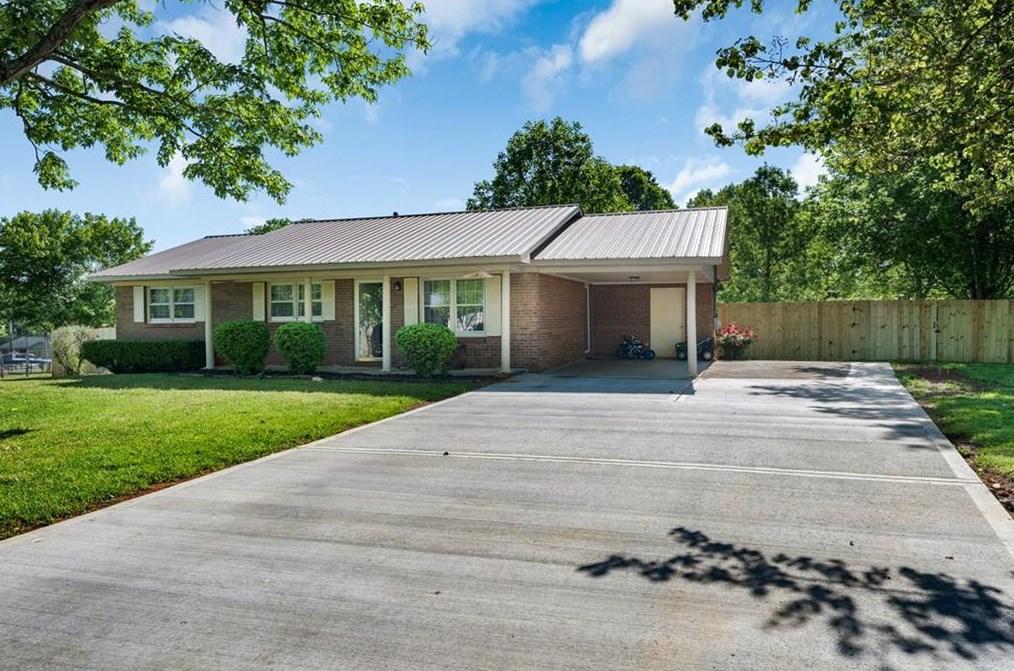 120 Laurel Pl, Calhoun, GA 30701-7720
