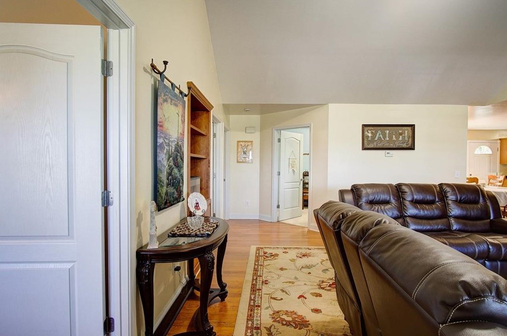 300 Erica Ln, Calhoun, GA 30701-4834