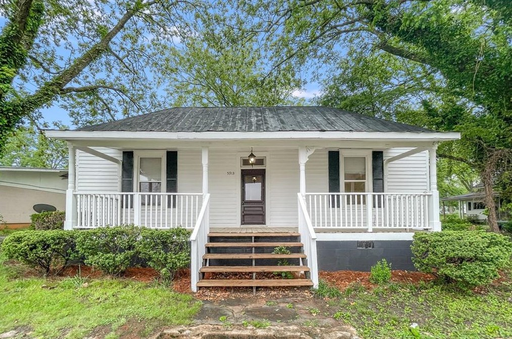 5913 Cobb St, Lula, GA 30554