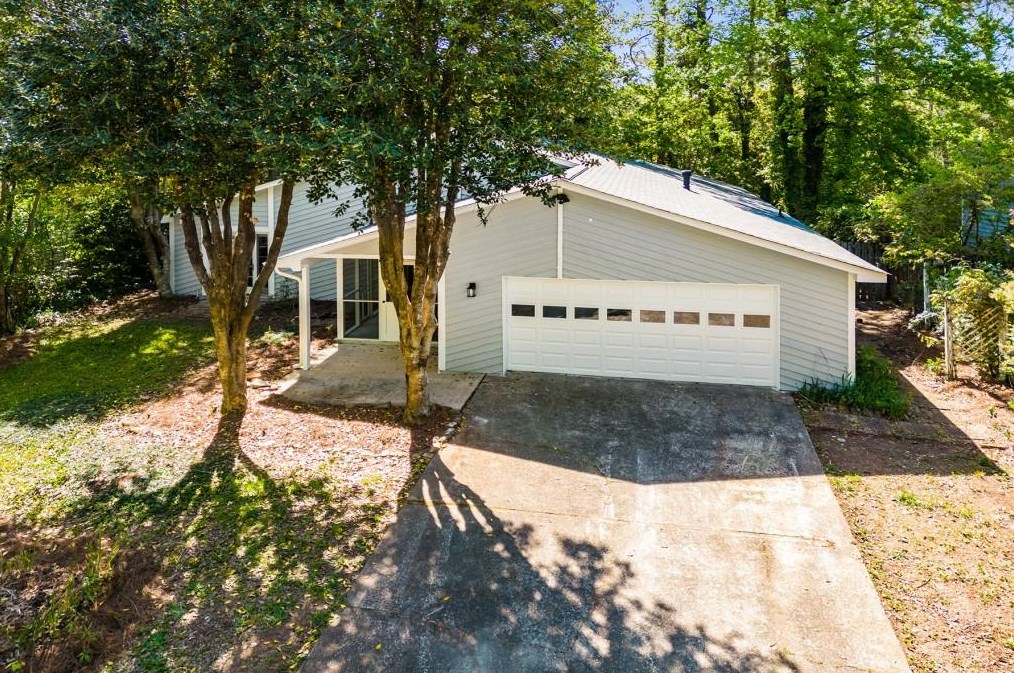 122 Creekmont Way, Roswell, GA 30076-2546