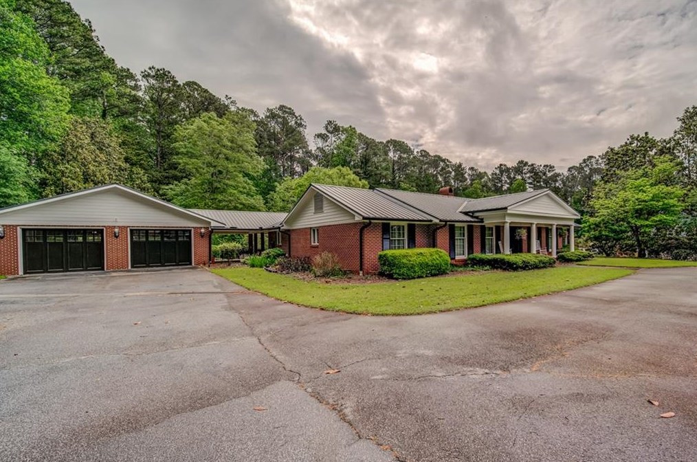 4560 Woodvalley Dr, Acworth, GA 30101-5273