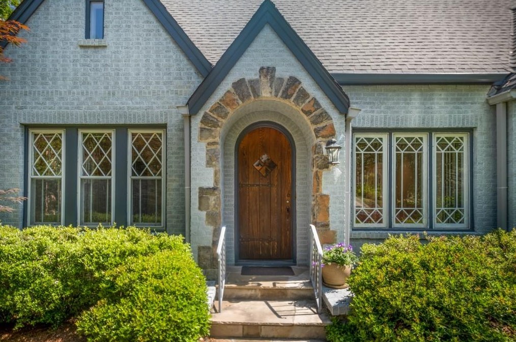 1148 Reeder Cir, Atlanta, GA 30306-3311