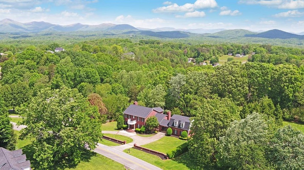 242 Cloudland Rd N, Dahlonega, GA 30533