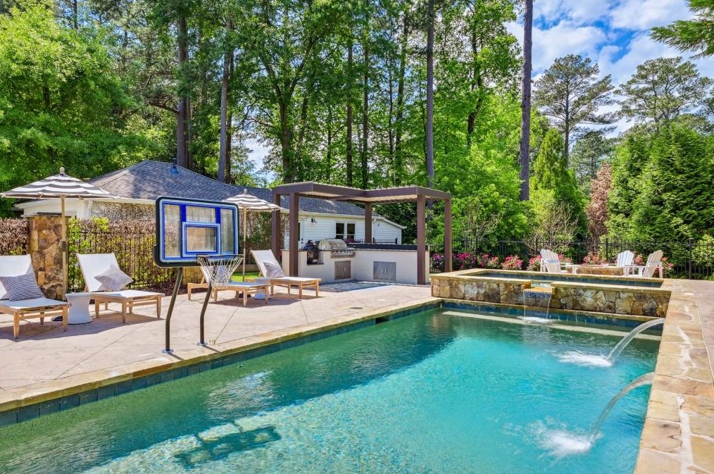 1694 Sussex Rd, Atlanta GA  30306-3062 exterior