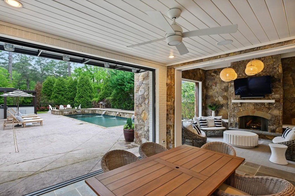 1694 Sussex Rd, Atlanta GA  30306-3062 exterior